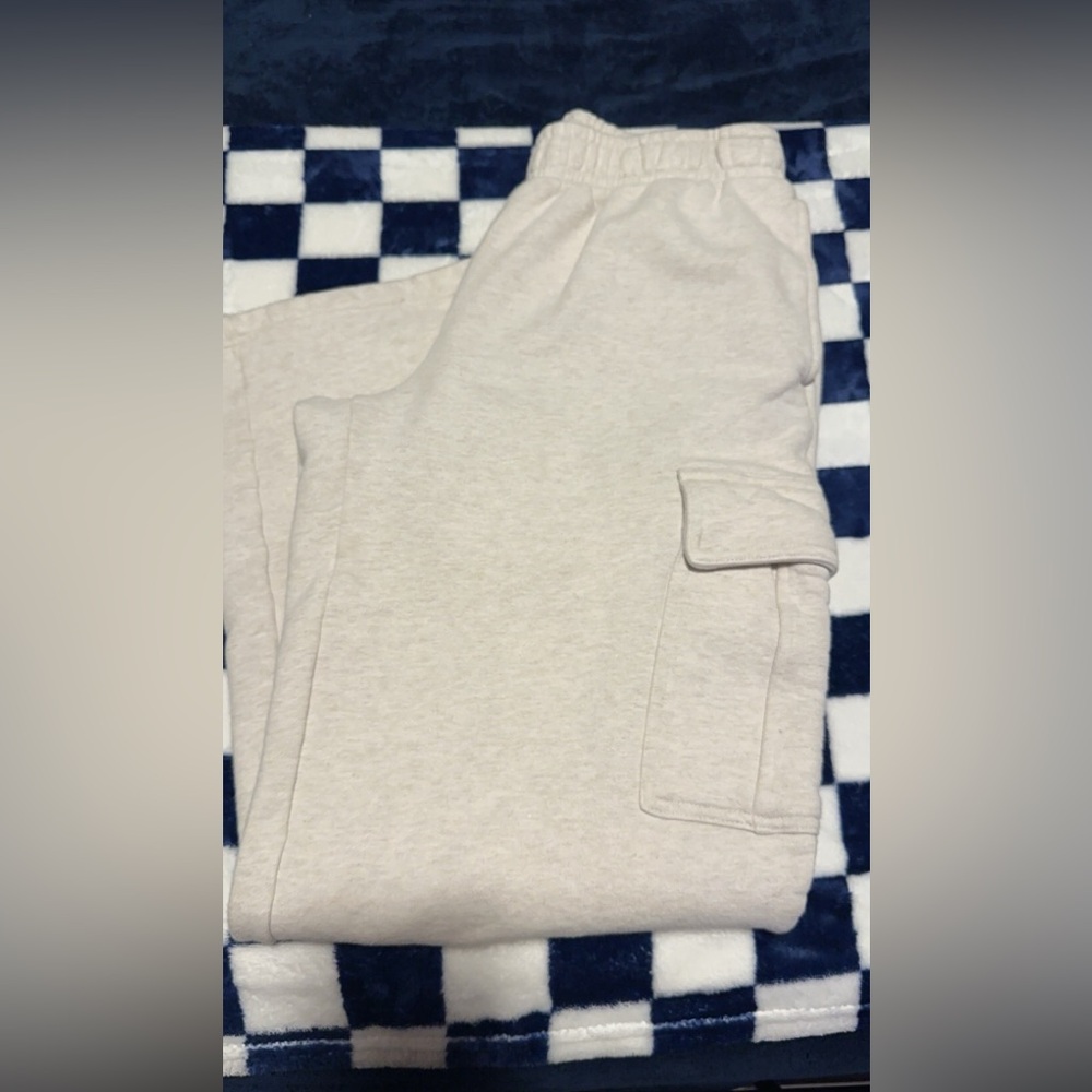 Aritzia TNA Cargo Sweatpants